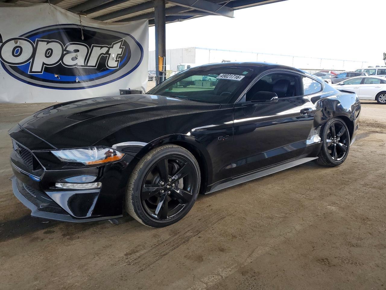 Ford Mustang GT 2022 5.0 V8 z americké aukce